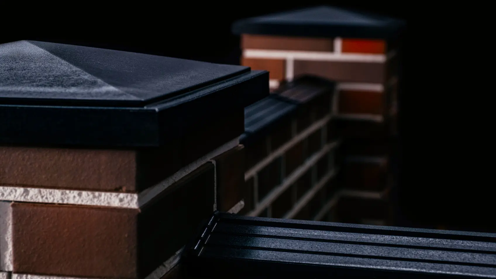 Фото 1 колпак BonaMono Черный, парапеты Bona кирпичного забора